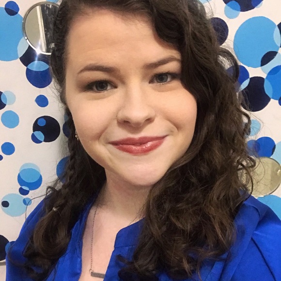 Meet your Posher, Zoe - Picture 3 of 4